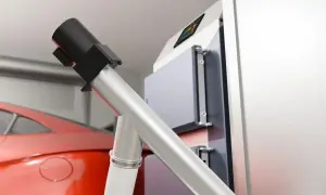 Smarowanie ślimaka w podajniku, gotowe do pracy przy czerwonym aucie.
