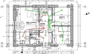Plan mieszkania z zaznaczonymi kanałami wentylacyjnymi. Schemat rekuperacji pokazuje przepływ powietrza w salonie, kuchni, łazience i sypialni.