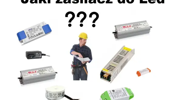 Jaki zasilacz do Led? Różne zasilacze LED, od małych kostek po większe obudowy, z budowlańcem w tle.