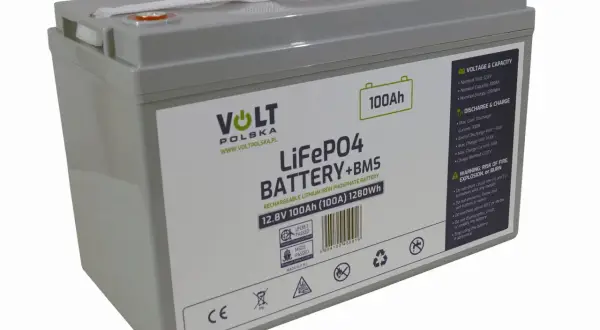 Akumulator LiFePO4 100Ah Volt Polska. Pozwala zasilać urządzenia przez długi czas, a jego wydajność zależy od poboru mocy.